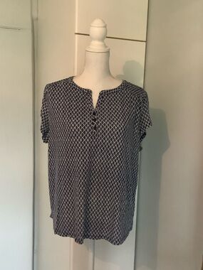 Liz Claiborne Navy Geometric Short-Sleeve Henley Blouse